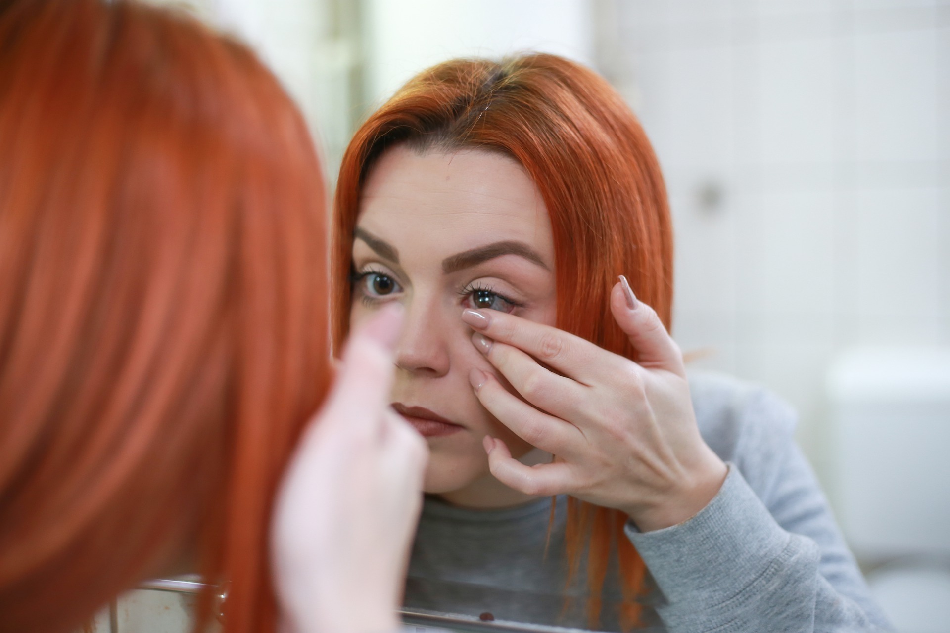 Putting contact lens on the eyes